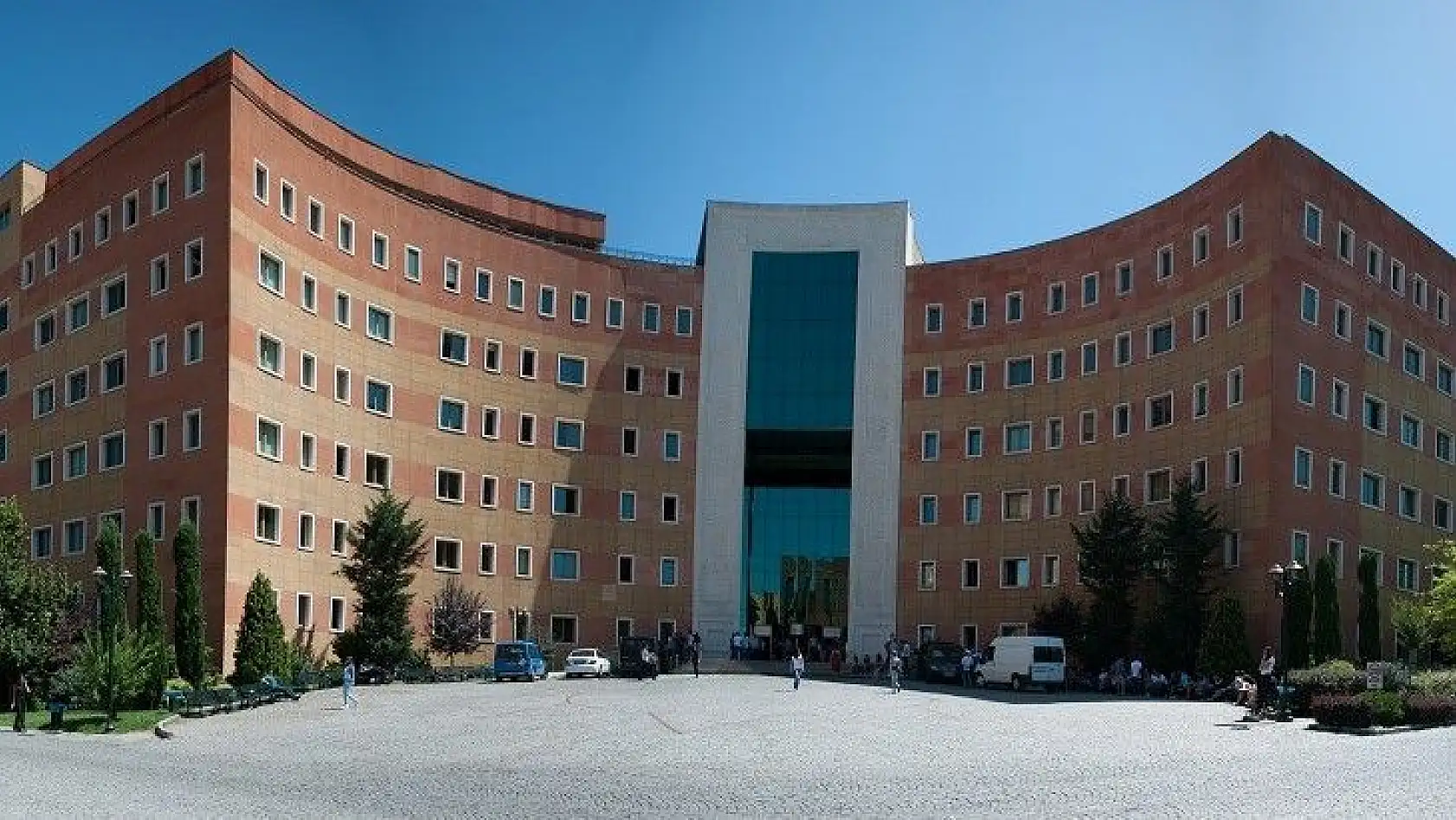 Yeditepe Üniversitesi 5 Öğretim Üyesi alıyor
