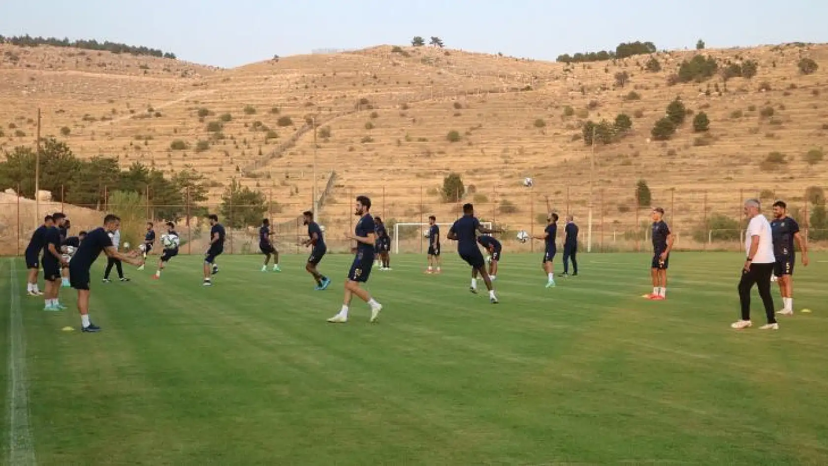 Yeni Malatyaspor'da 7 futbolcu kiralık gönderildi