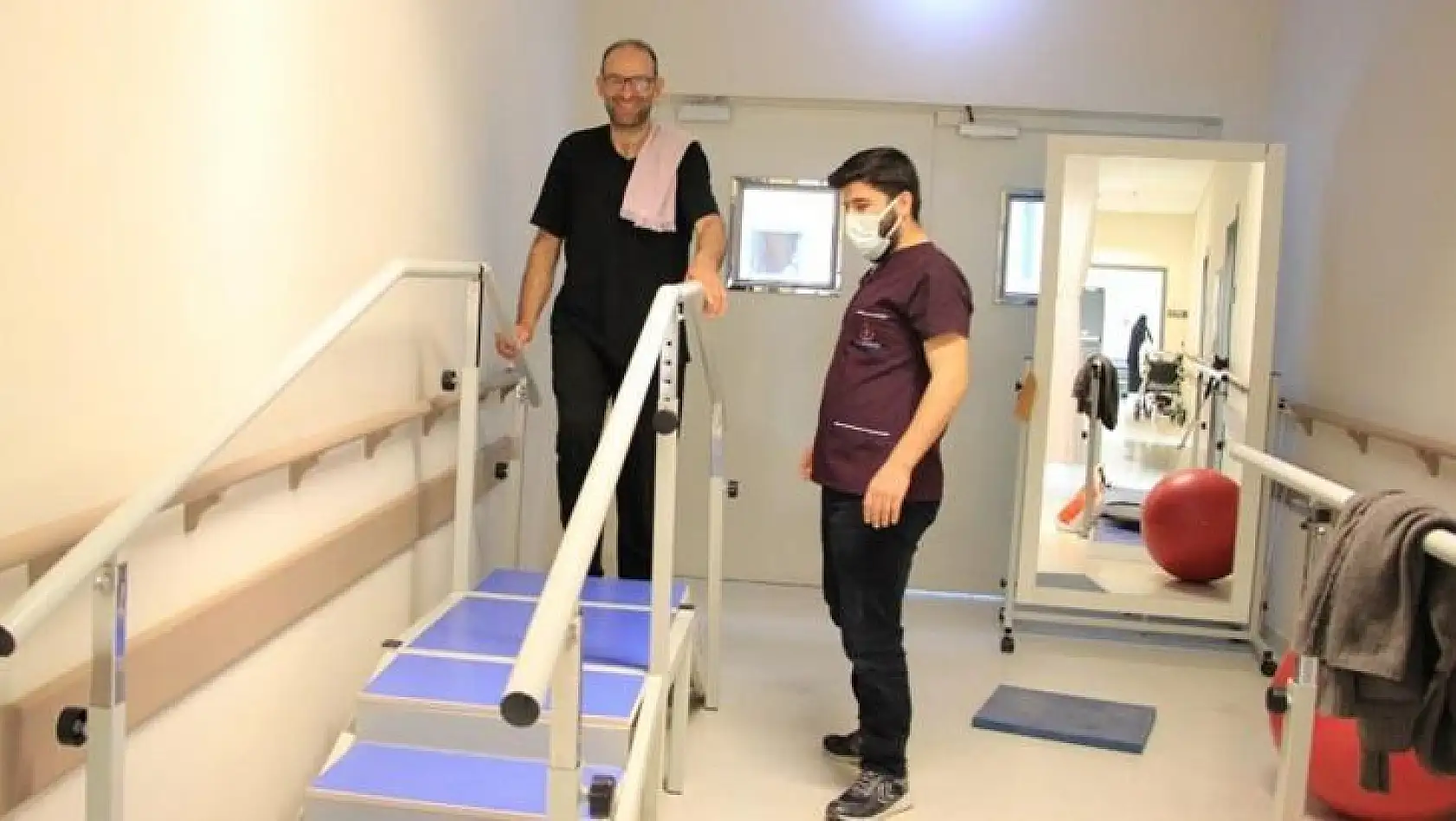 Yürüyemeyen Hasta Şifayı Fizik Tedaviyle Buldu