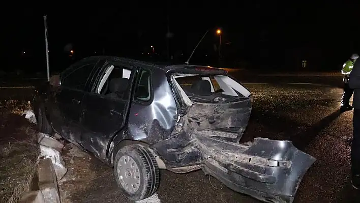 Elazığ'da İki Otomobil Çarpıştı: 4 Yaralı!