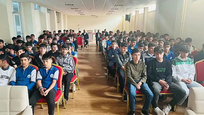 Elazığ'da Jandarmadan Öğrenci ve Öğretmenlere Seminer