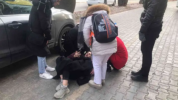 Elazığ'da otomobilin çarptığı öğrenci yaralandı