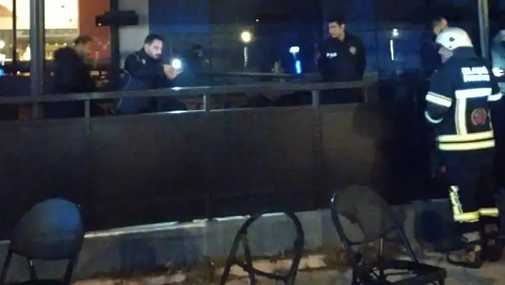 Elazığ'da Starbucks'a Saldırı!