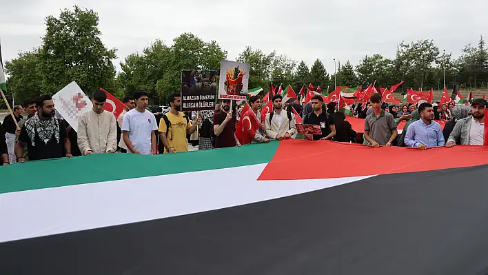 Elazığ'da Üniversite Öğrencileri Filistin İçin Yürüdü