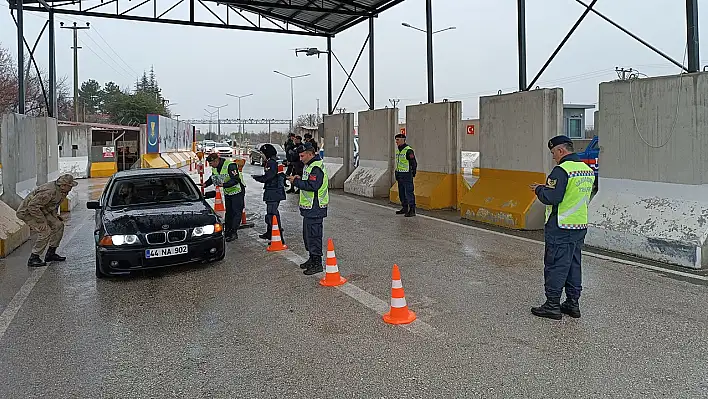 Elazığ'da Yol Kontrol Uygulaması Gerçekleştirildi