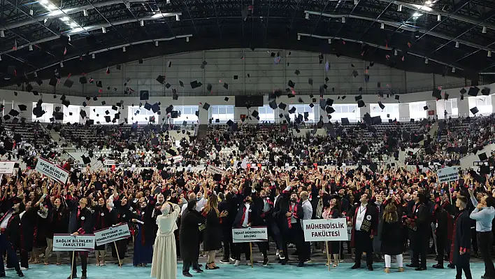 Fırat Üniversitesi Binlerce Öğrencisini Coşkuyla Mezun Etti