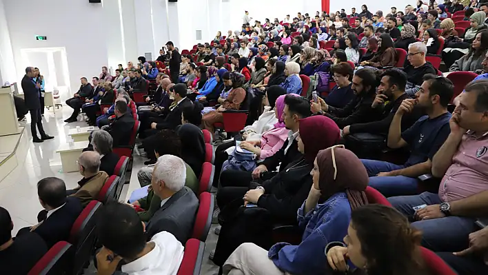 Fırat Üniversitesi'nde Dezenformasyon Konulu Konferans Düzenlendi
