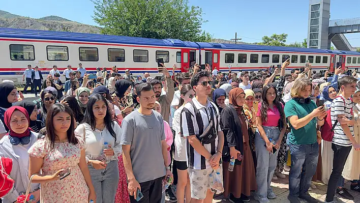 Fırat Üniversitesi Trenle Palu Gezisi Düzenledi