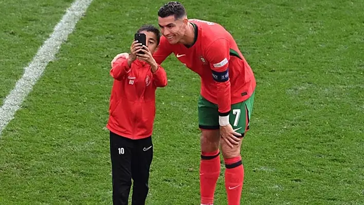 Sahaya Girip Ronaldo ile Fotoğraf Çektirmişti! UEFA'dan Minik Berat'a Görülmemiş Ceza