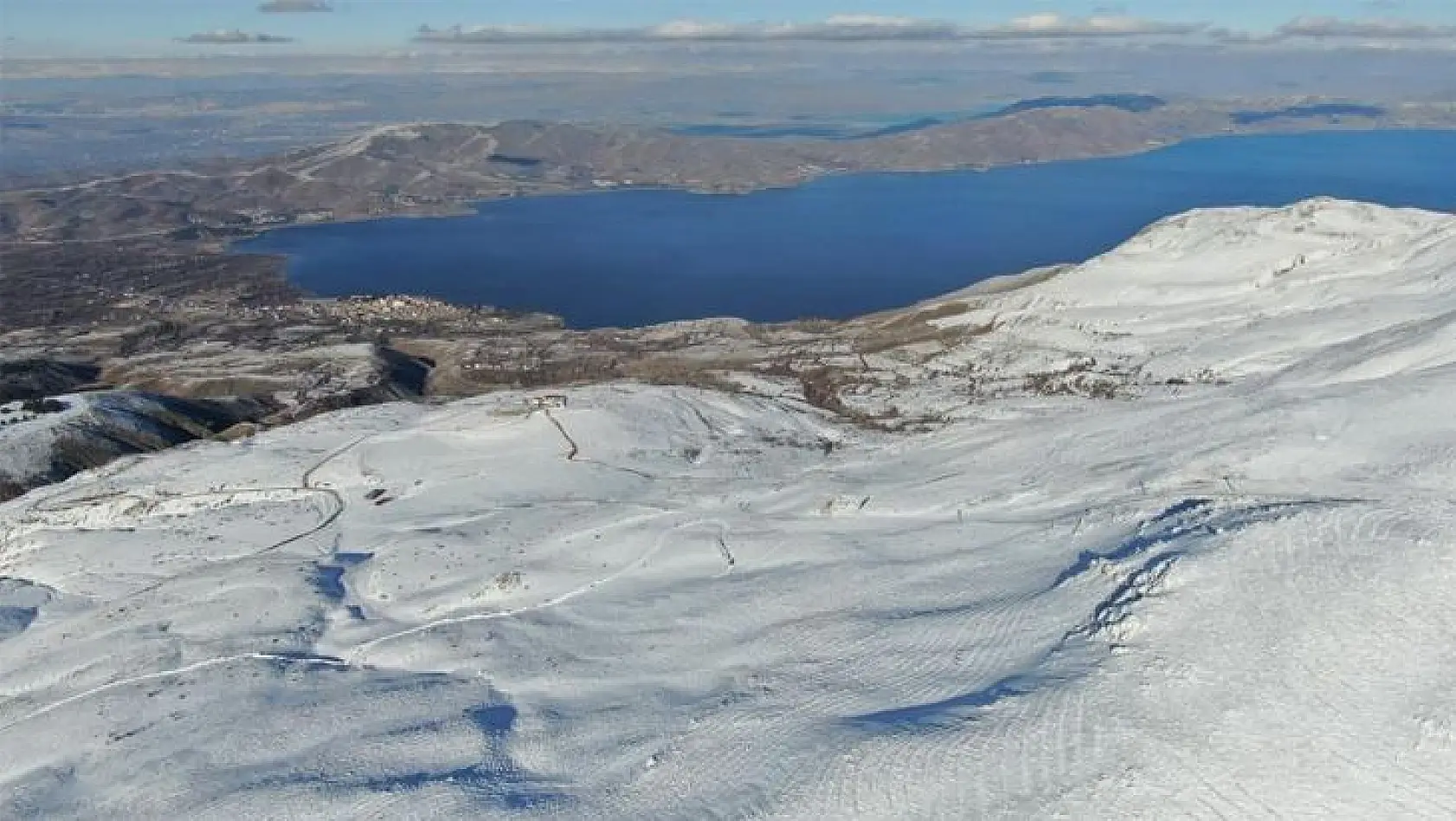 Göl manzaralı kayak merkezi sezona hazırlanıyor