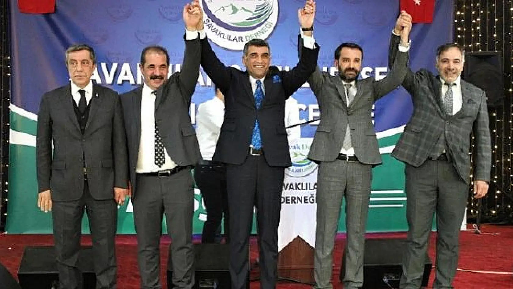Elazığ'da Belediye Başkan Adayları El Ele 
