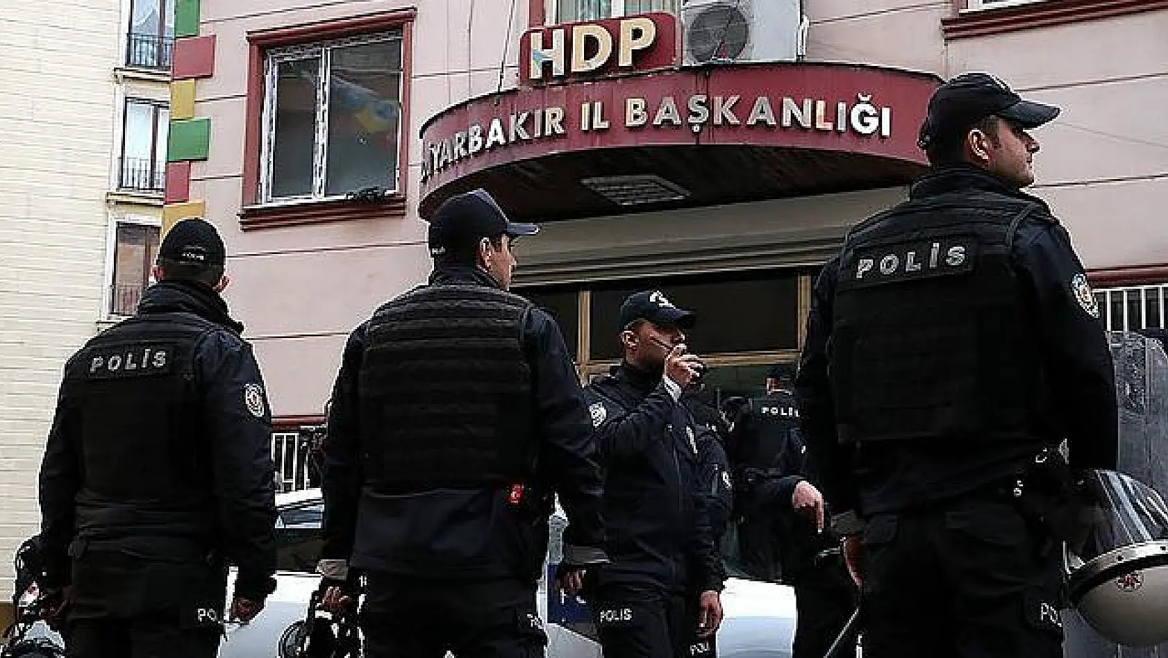 HDP il binasına operasyon: 35 PKK şüphelisine gözaltı