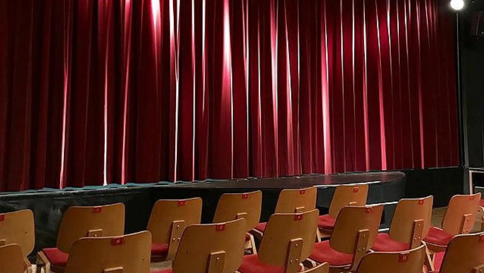Özel tiyatrolara devlet desteği geliyor