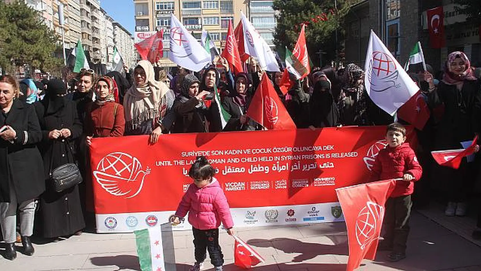 Elazığ'da STK'lar Suriyeli kadın ve çocuklar için bir araya geldi