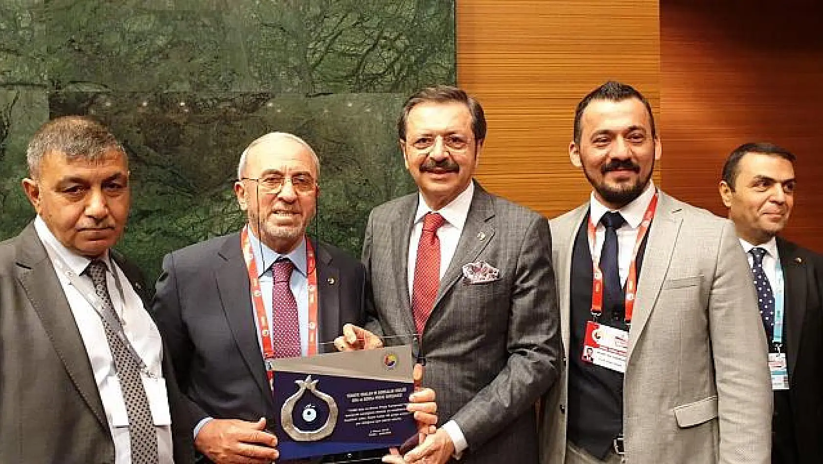 Başkan Dumandağ, Proje Ödülünü TOBB Başkanı M.Rıfat Hisarcıklıoğlu'nun Elinden Aldı