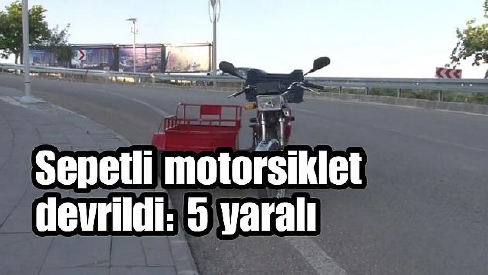 Elazığ'da sepetli motorsiklet devrildi