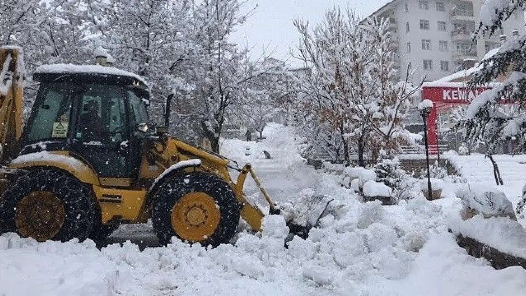 Tunceli'de kardan 145 köy yolu ulaşıma kapandı