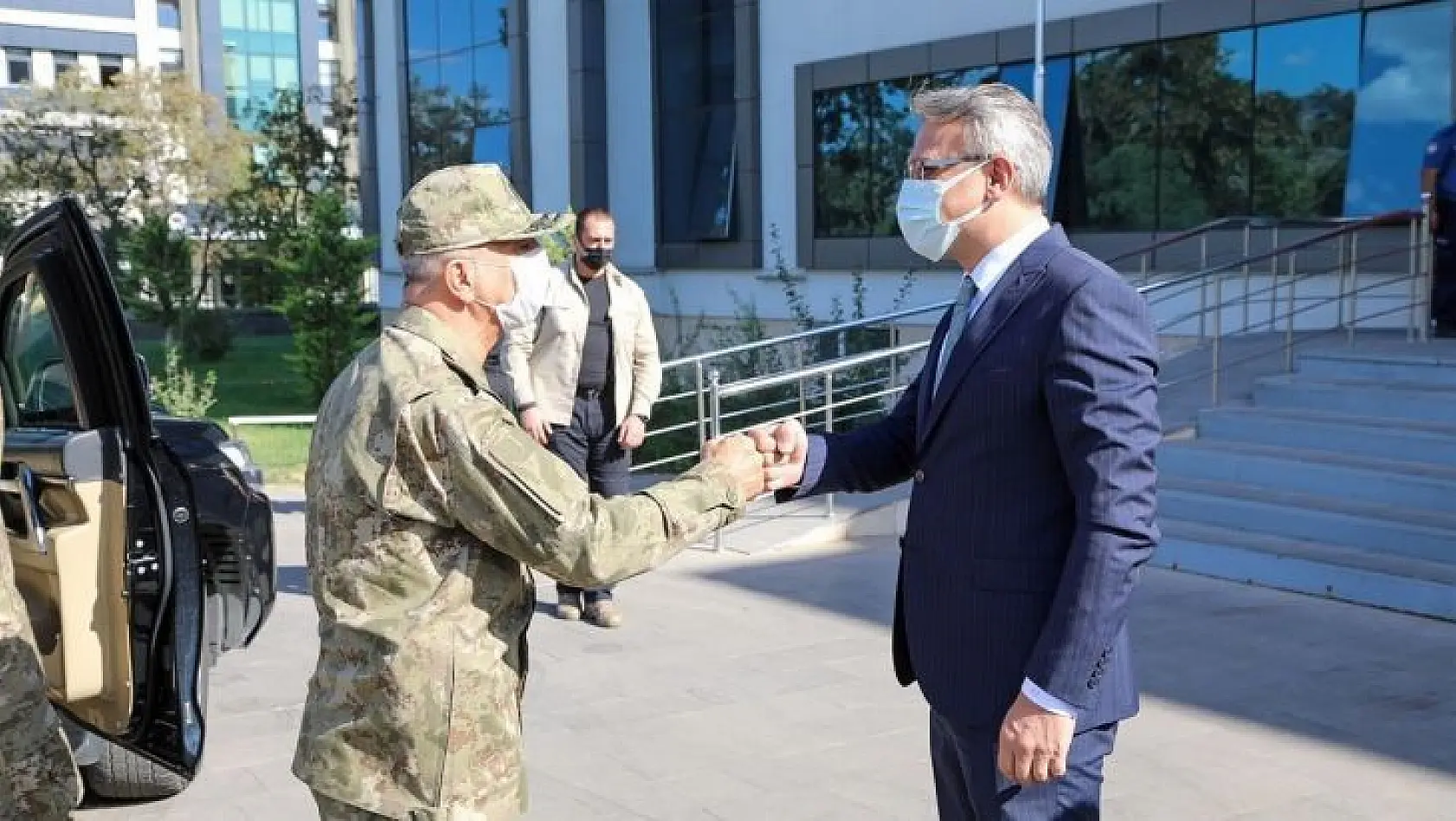 3. Ordu Komutanı Korgeneral Yavuz Türkgenci, Bingöl Valisi Ekinci ile bir araya geldi