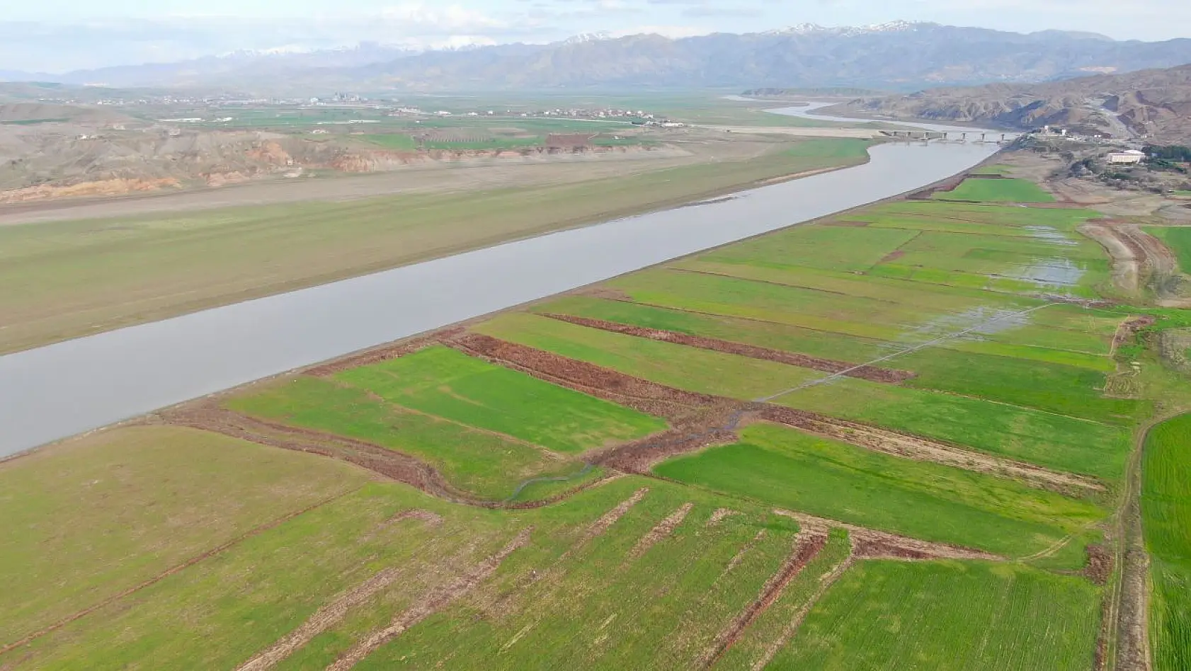Baraj sahasını eken çiftçiler: 'Sular gelirse her şey gider'