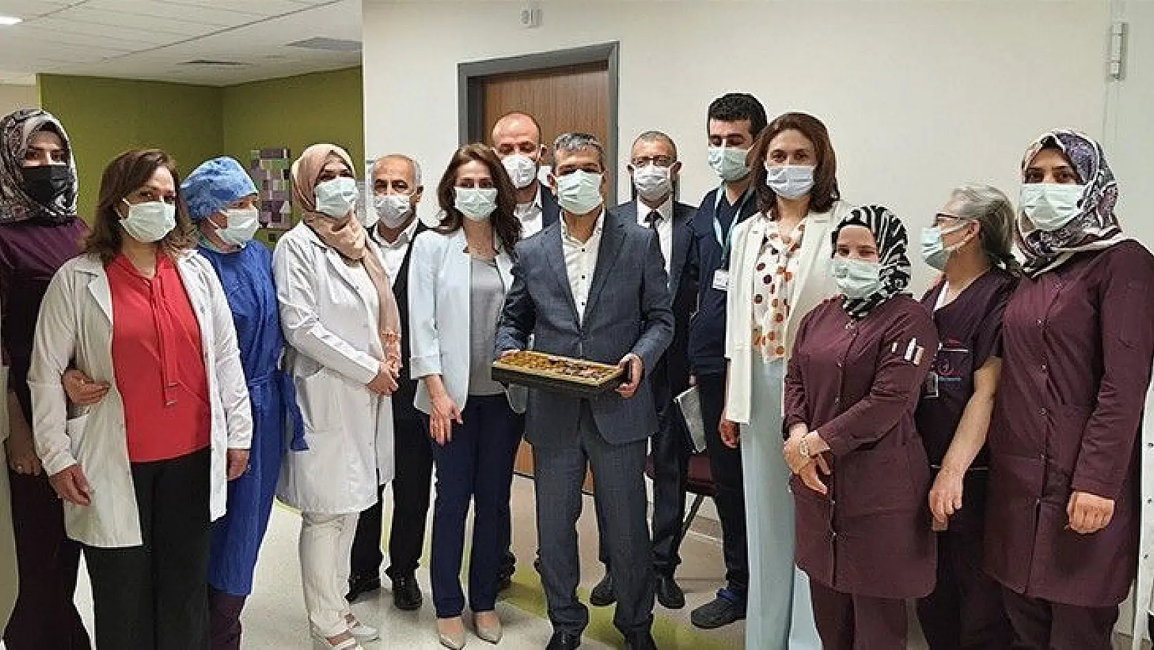 Başhekim Prof. Dr. Erol Keleş Pandeminin Kahramanlarını Ziyaret Ederek Bayramlarını Kutladı