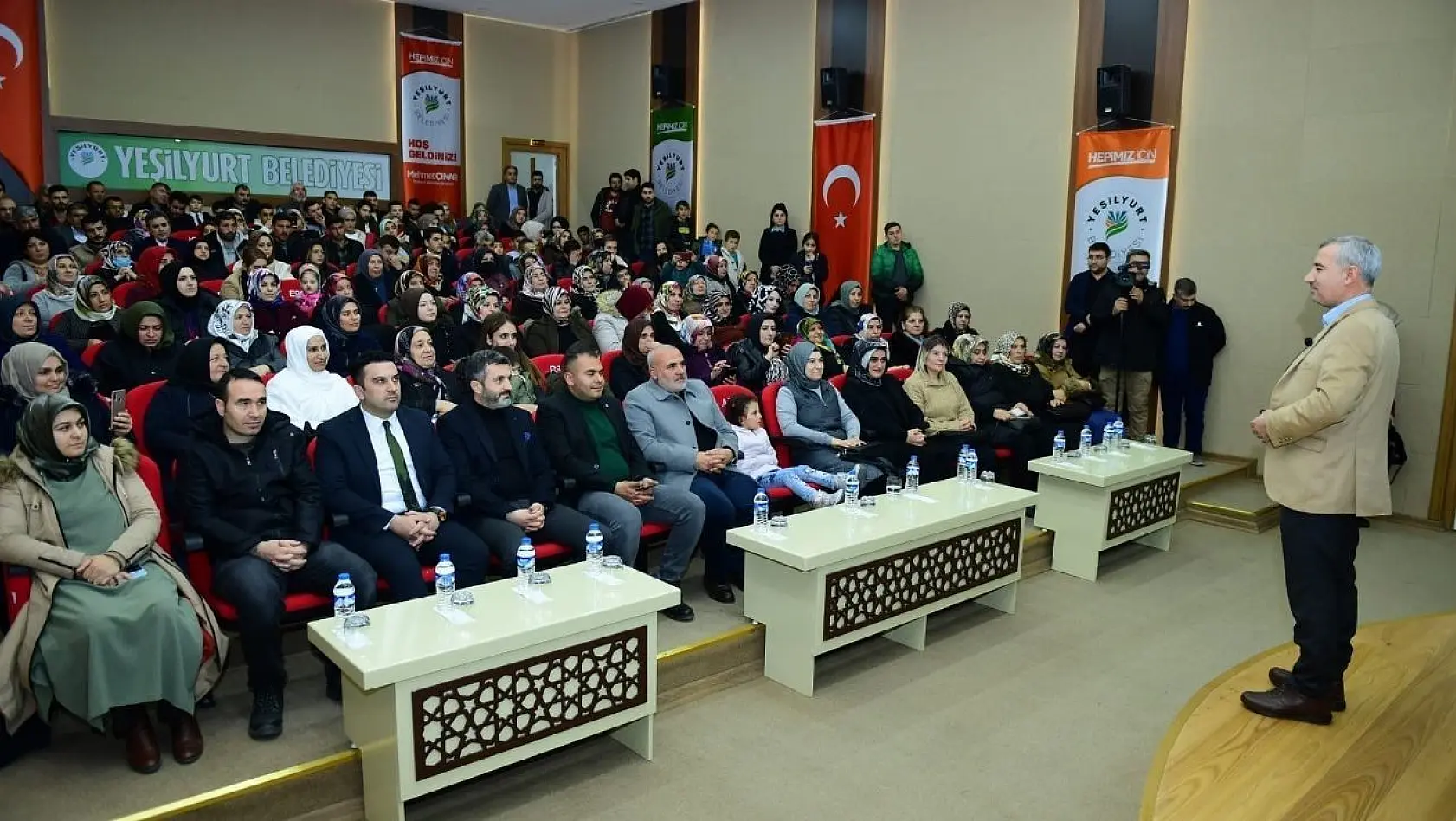 Başkan Çınar, kadın ve gençlere konuştu