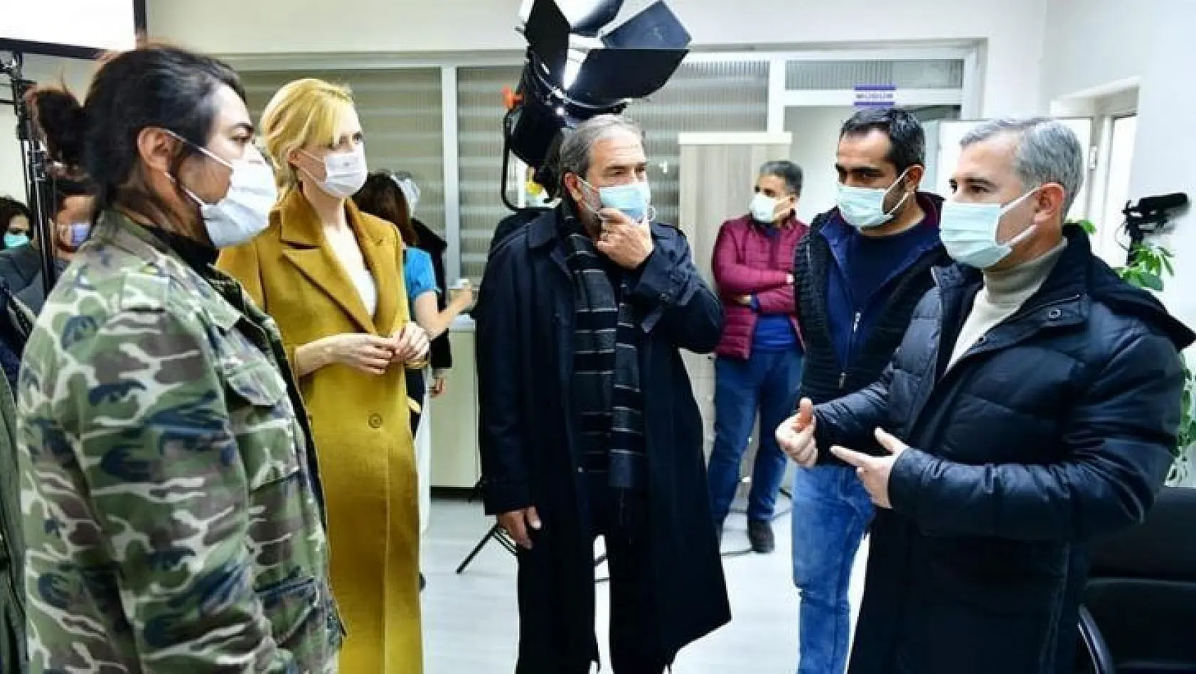 Başkan Çınar, Yeşilyurt'ta çekilen 'Gırift' dizi setini ziyaret etti