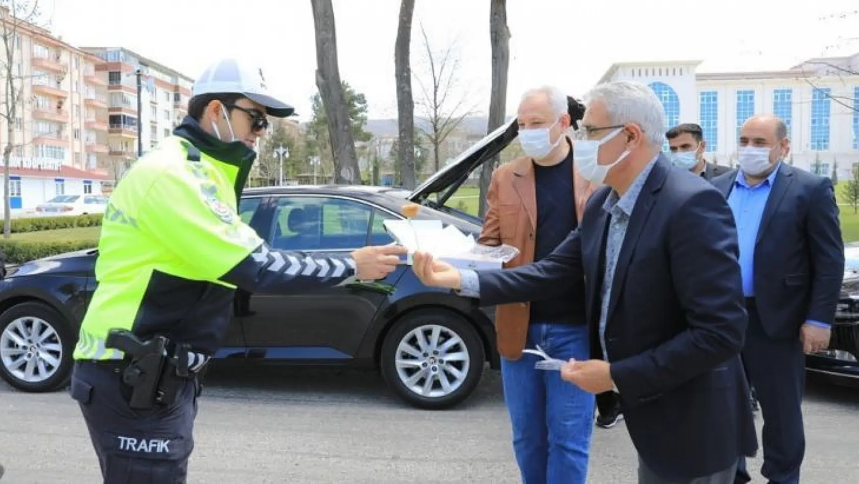 Başkan Güder'den görev başındaki polislere sürpriz ziyaret