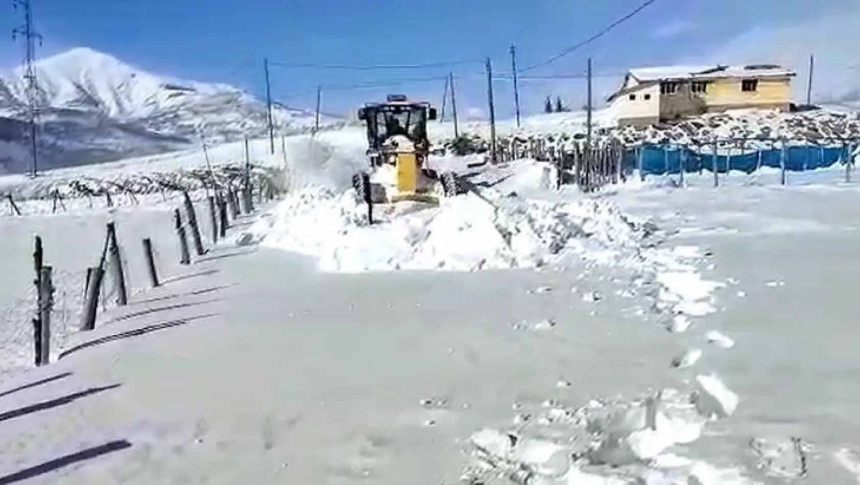 Bingöl'de 182 köy yolu ulaşıma kapandı
