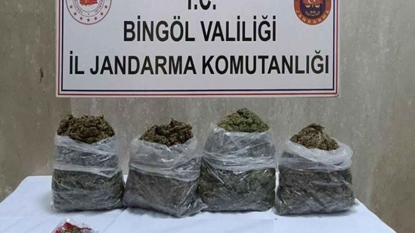 Bingöl'de araç içerisinde uyuşturucu ele geçirildi: 3 gözaltı
