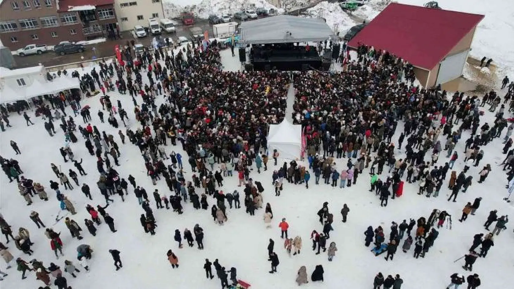 Bingöl'de binlerce vatandaş kayak festivaline akın etti