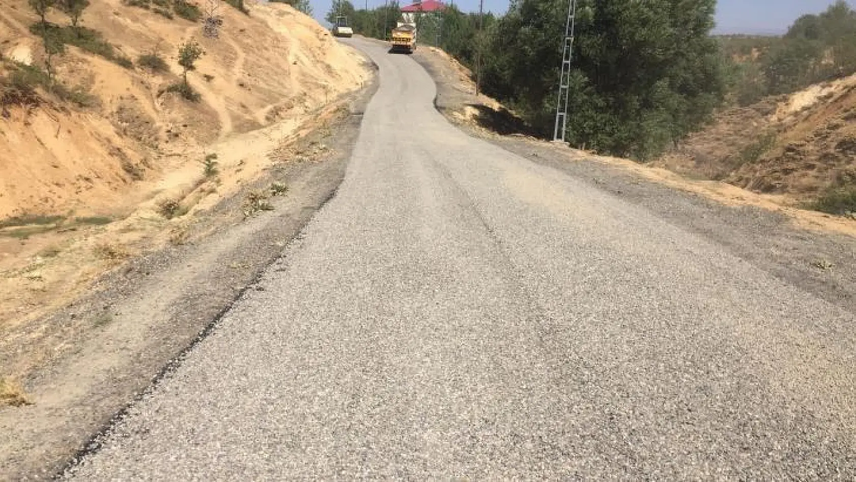 Bingöl'de köy yolları asfaltlanıyor