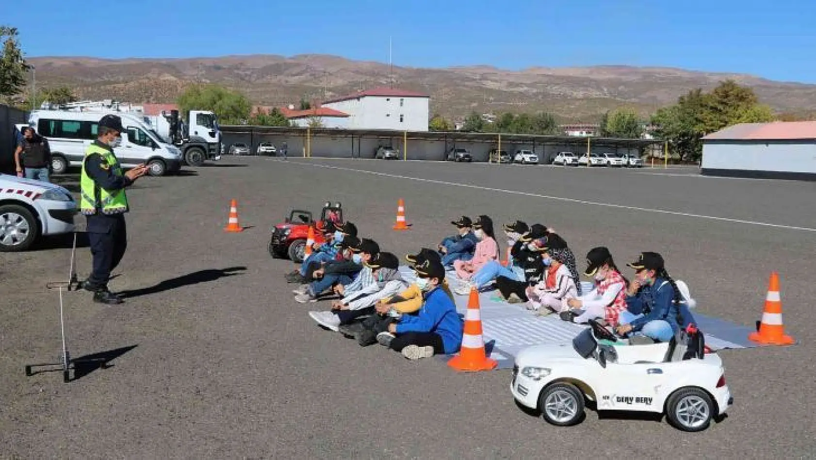Bingöl'de öğrencilere trafik eğitimi verildi