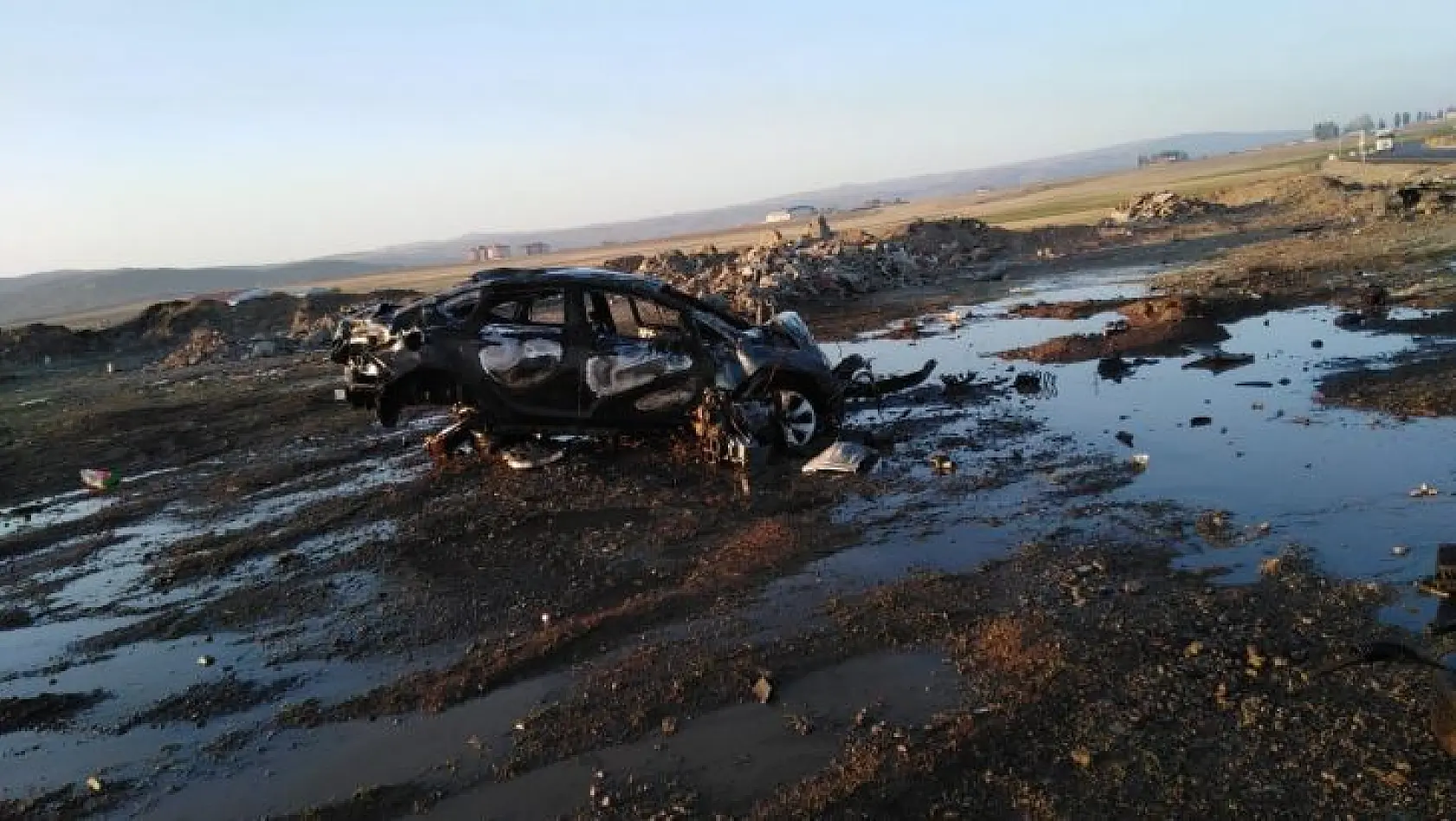 Bingöl'de takla atan otomobil alev alev yandı: 1 yaralı