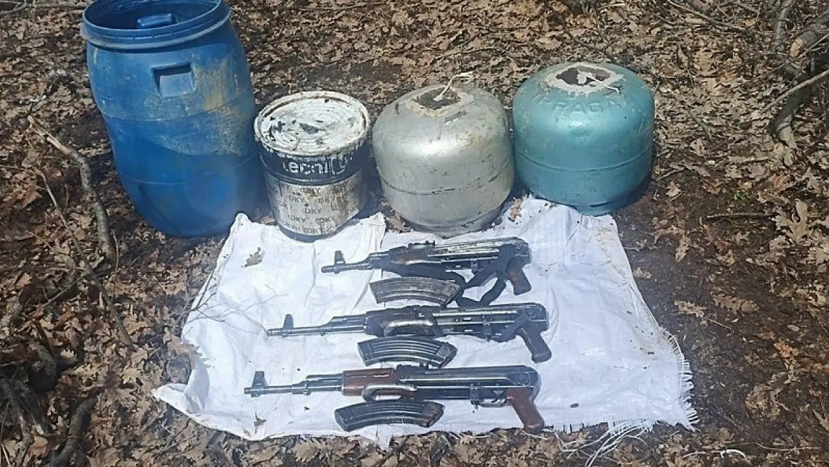 Bingöl'de terör örgütüne ait silah ve patlayıcı ele geçirildi