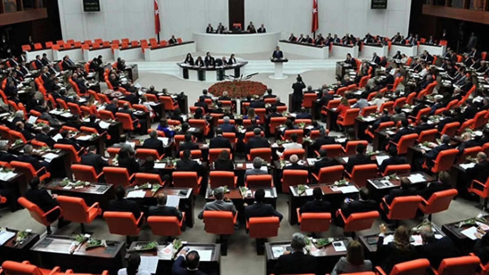 CHP'nin çağrısıyla olağanüstü toplanan Meclis, yeterli sayıya ulaşamadı