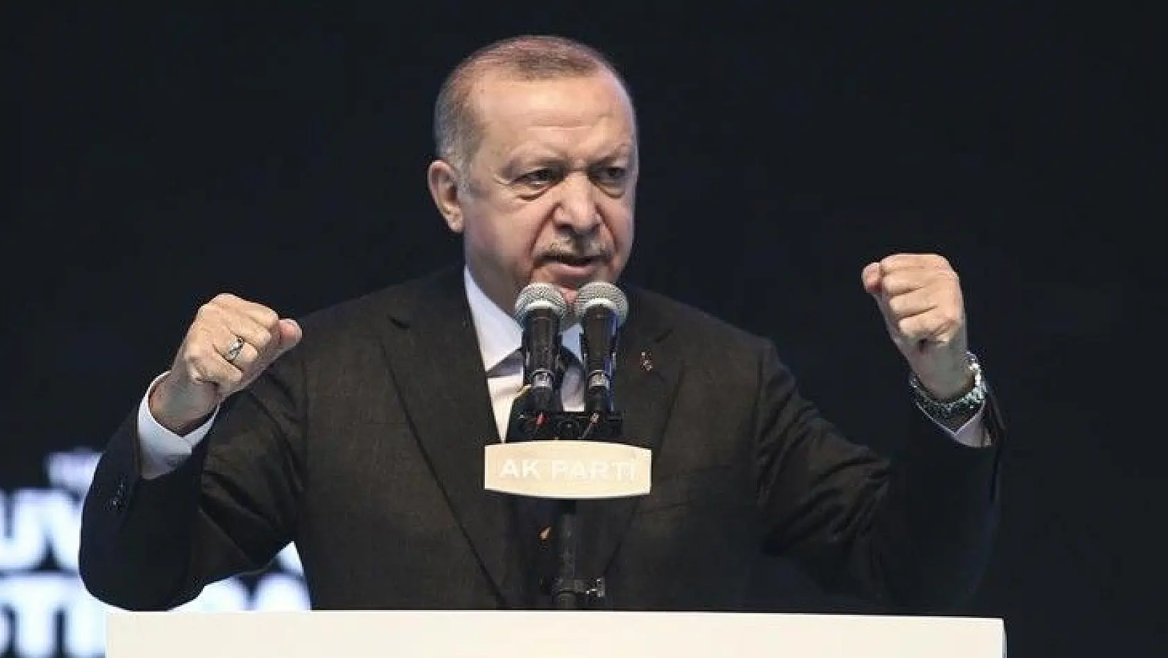 Cumhurbaşkanı Erdoğan, 1428 oyla yeniden AK Parti Genel Başkanı seçildi