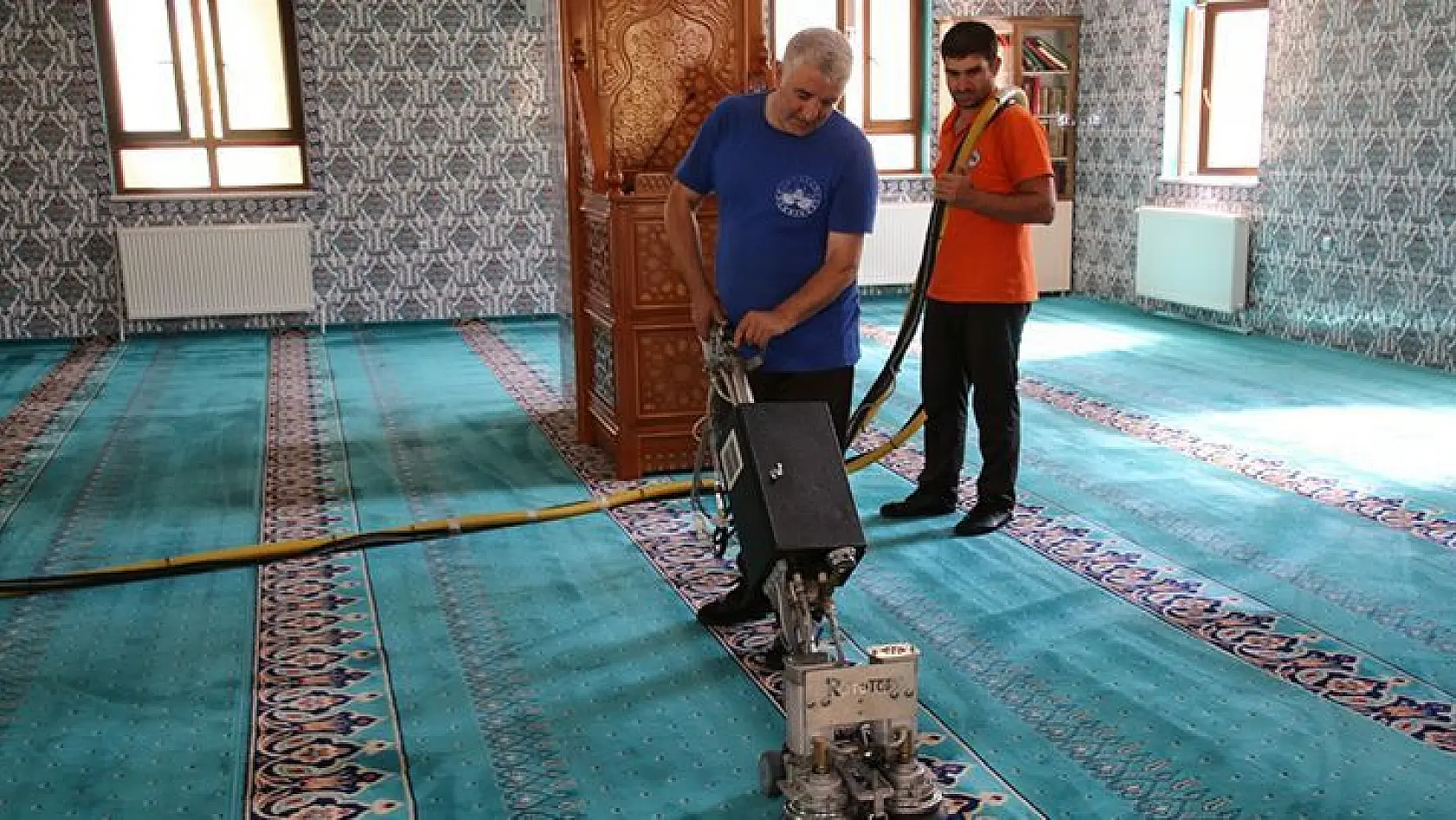 Elazığ Belediyesi Bayram Öncesi Şehir Genelinde Temizlik Çalışması Yaptı