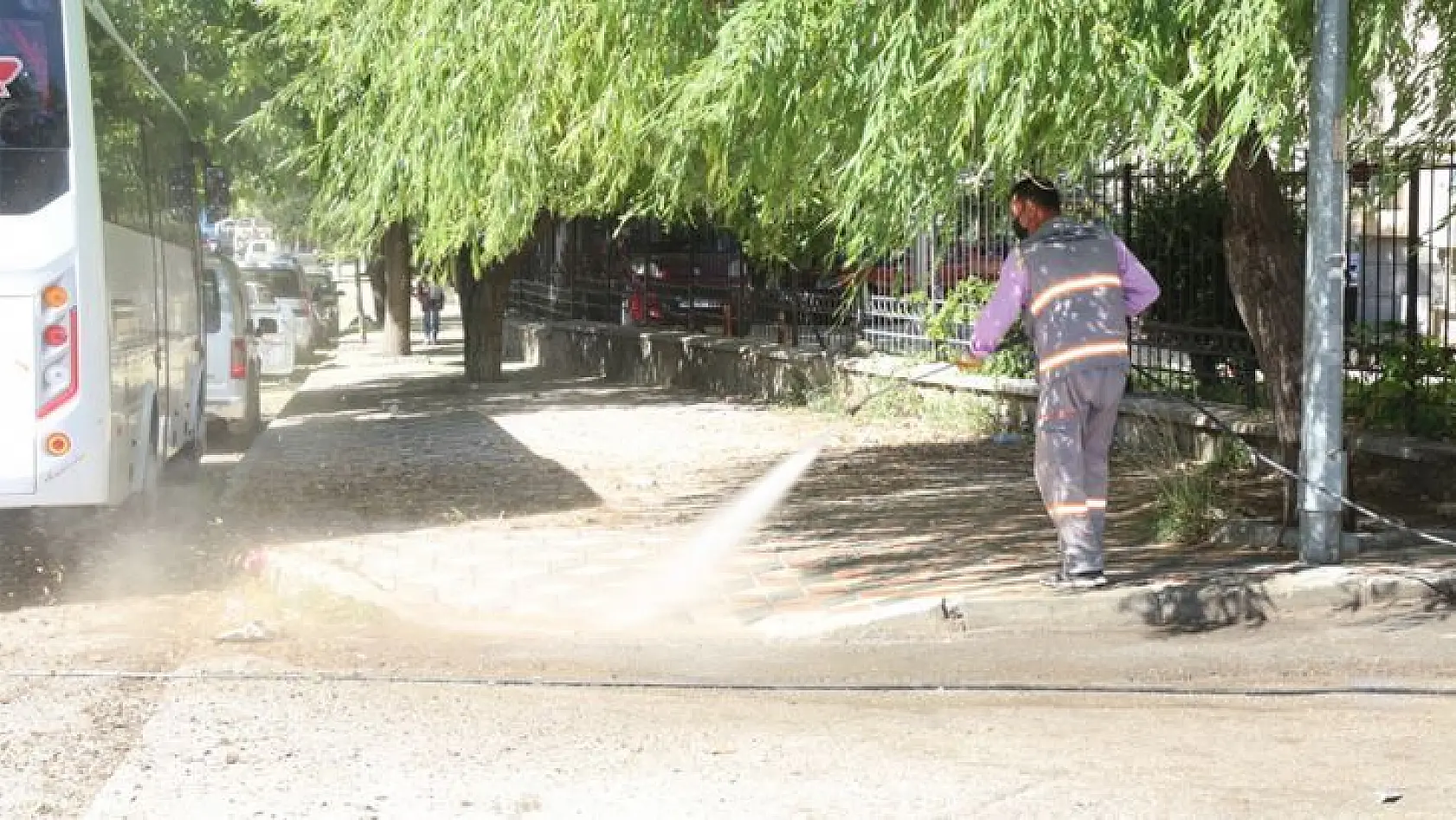 Elazığ Belediyesi Ekipleri Olgunlar Mahallesi'nde Kapsamlı Temizlik Çalışması Yaptı