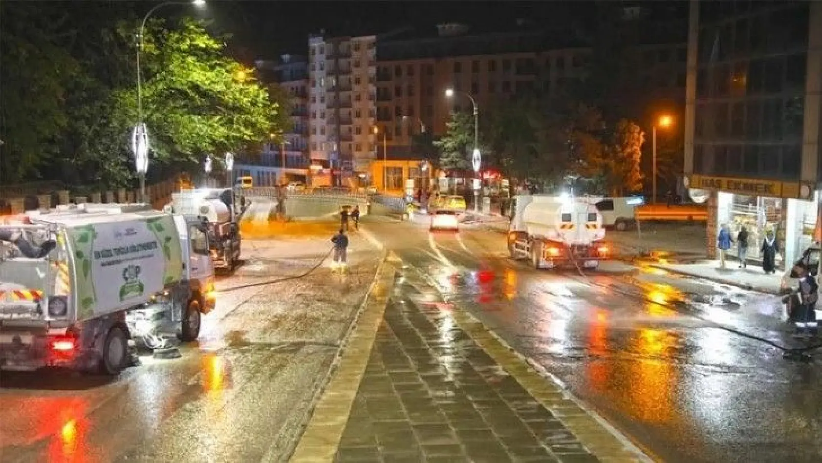 Elazığ Belediyesi kapsamlı temizlik çalışmalarına devam ediyor