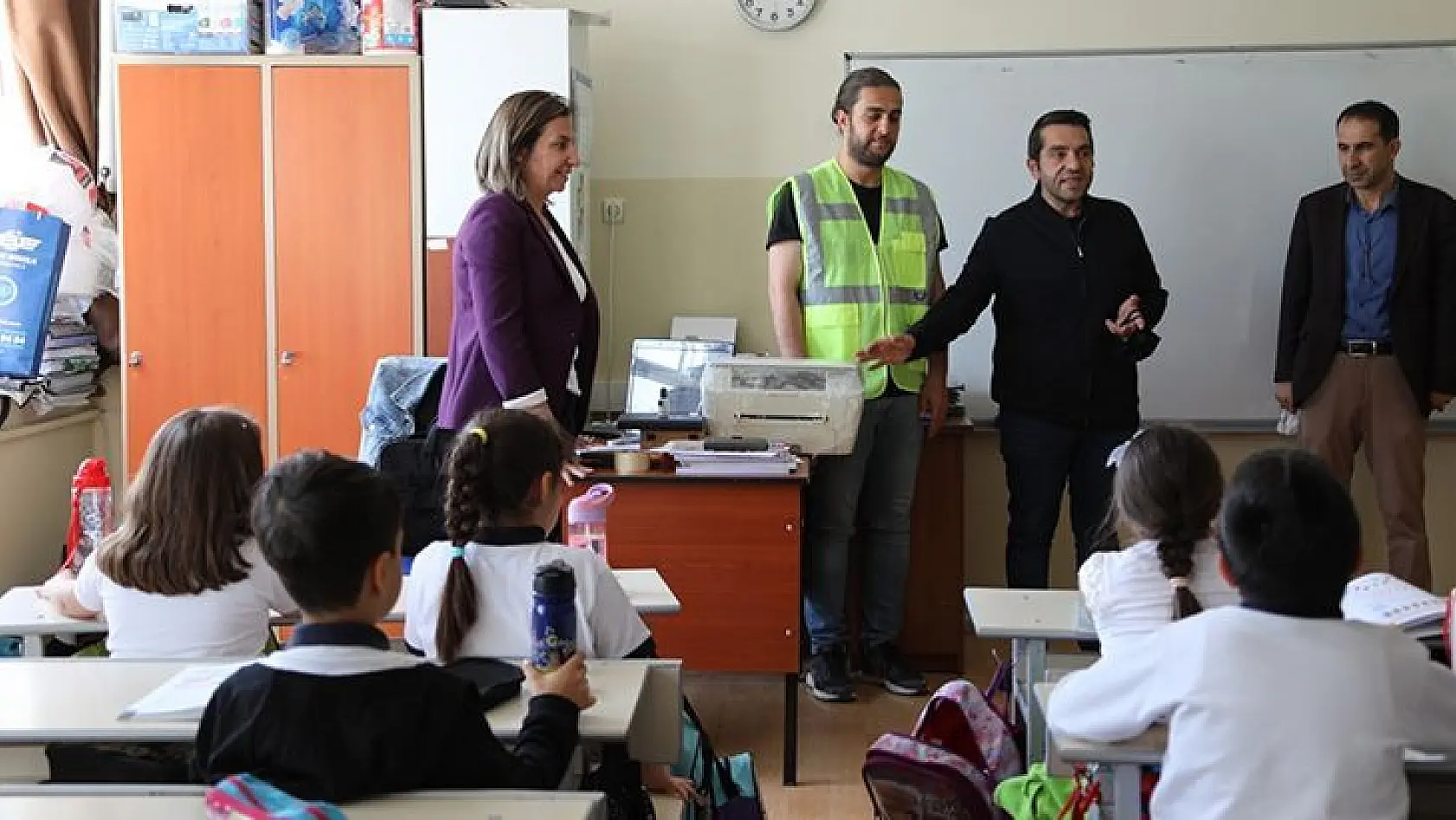 Elazığ Belediyesi'nden 'Atık Olup Kaybolmasın Öğrenciler Tekrar Kullansın' Projesi