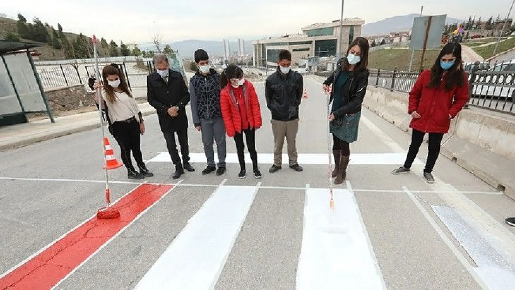 Elazığ Belediyesi'nden 'Yaya Önceliği Kırmızı Çizgimizdir' Kampanyasına Destek