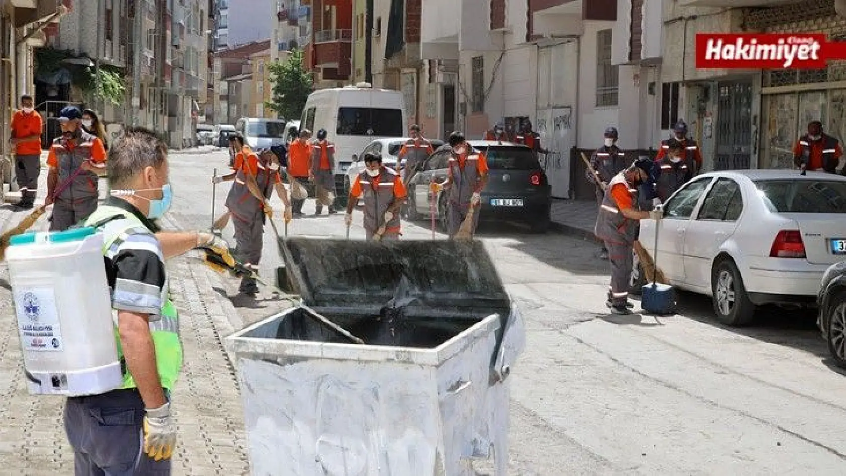 Elazığ Belediyesi, Şehir Genelinde Hijyen ve İlaçlama Çalışmalarını Sürdürüyor
