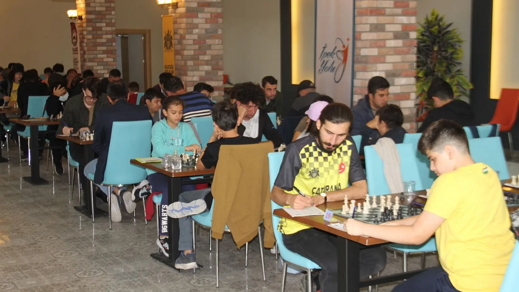 Elazığ'da 274 Sporcunun Katıldığı Çaturanga Satranç Turnuvası Başladı