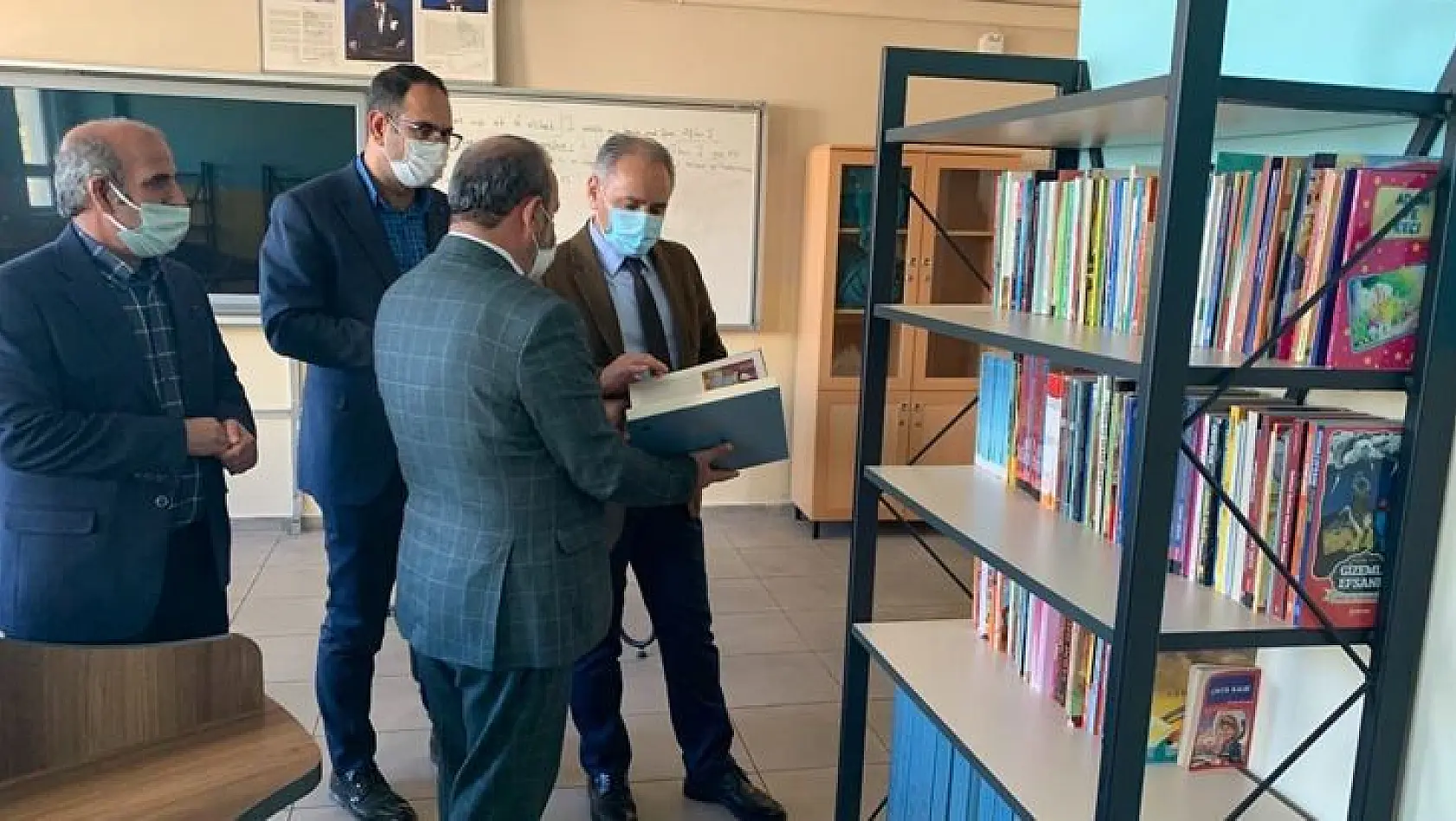 Elazığ'da 60 Okula Kütüphane Kuruldu