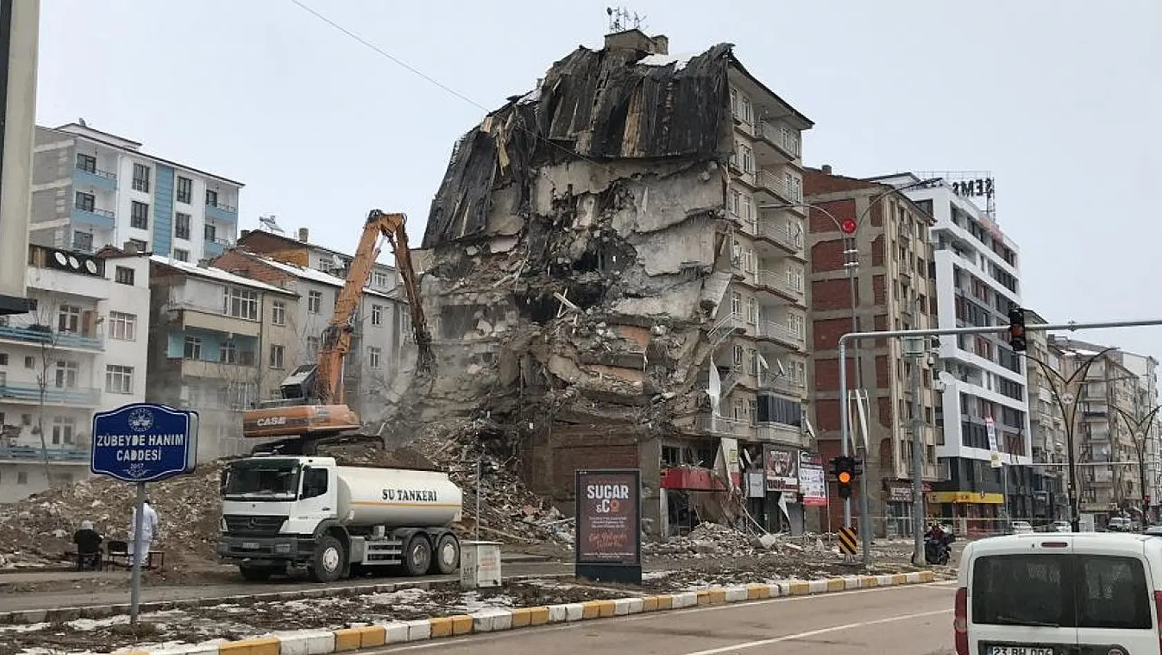 Elazığ'da ağır hasarlı bina sayısı artıyor