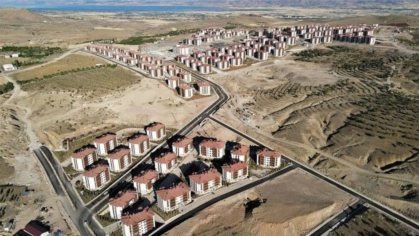 Elazığ'da deprem konutları ile adeta bir ilçe kuruldu, 15 bin kişi yaşayacak