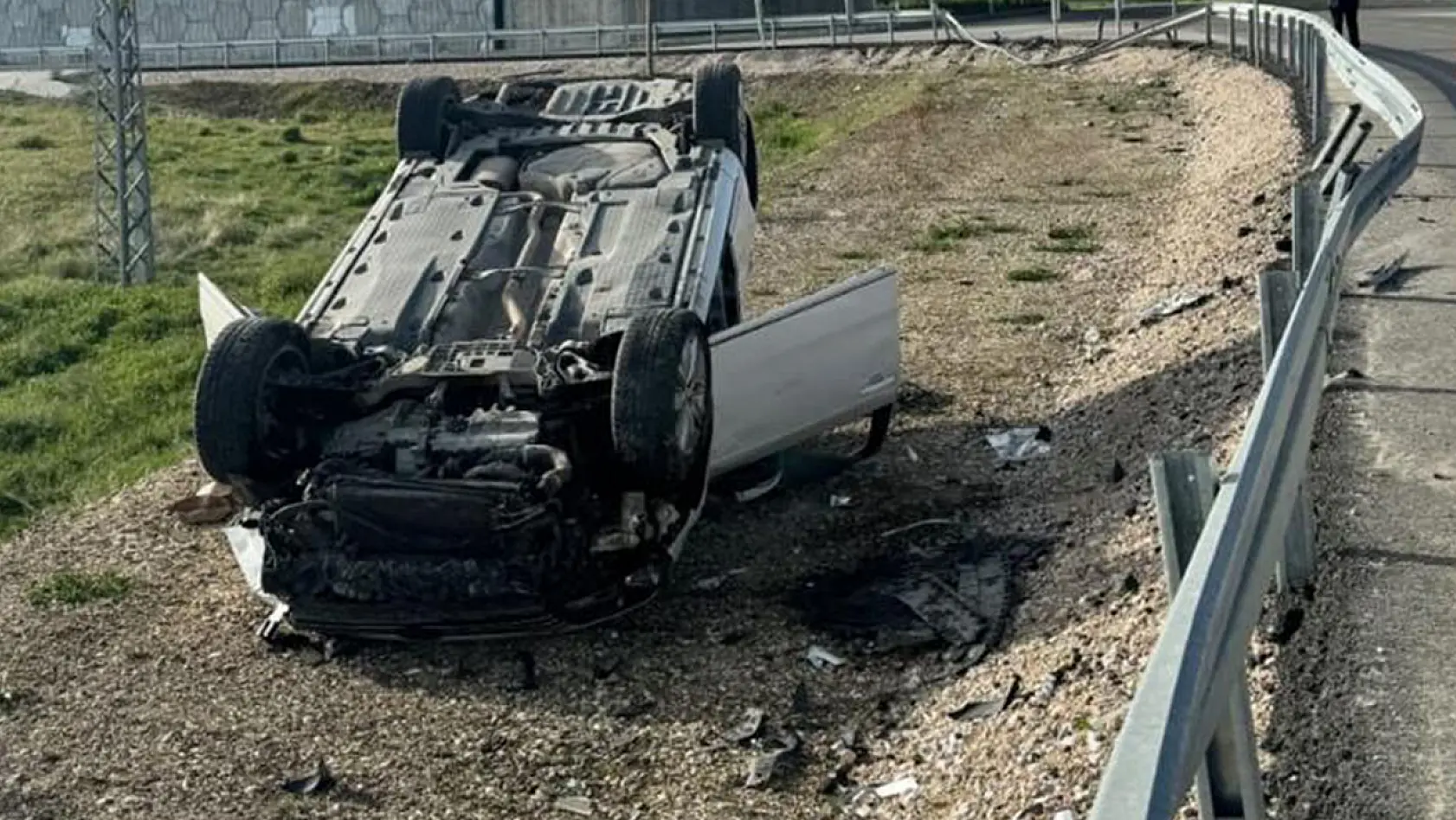 Elazığ'da Direksiyon Hakimiyetini Kaybeden Otomobil Takla Attı