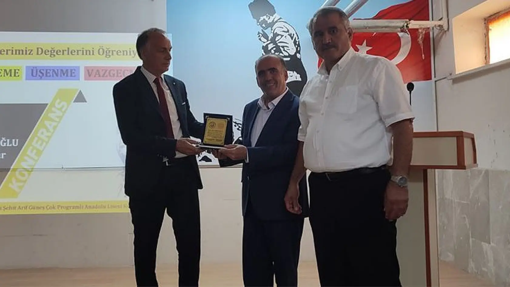 Elazığ'da 'Erteleme, Üşenme, Vazgeçme' konulu konferans verildi