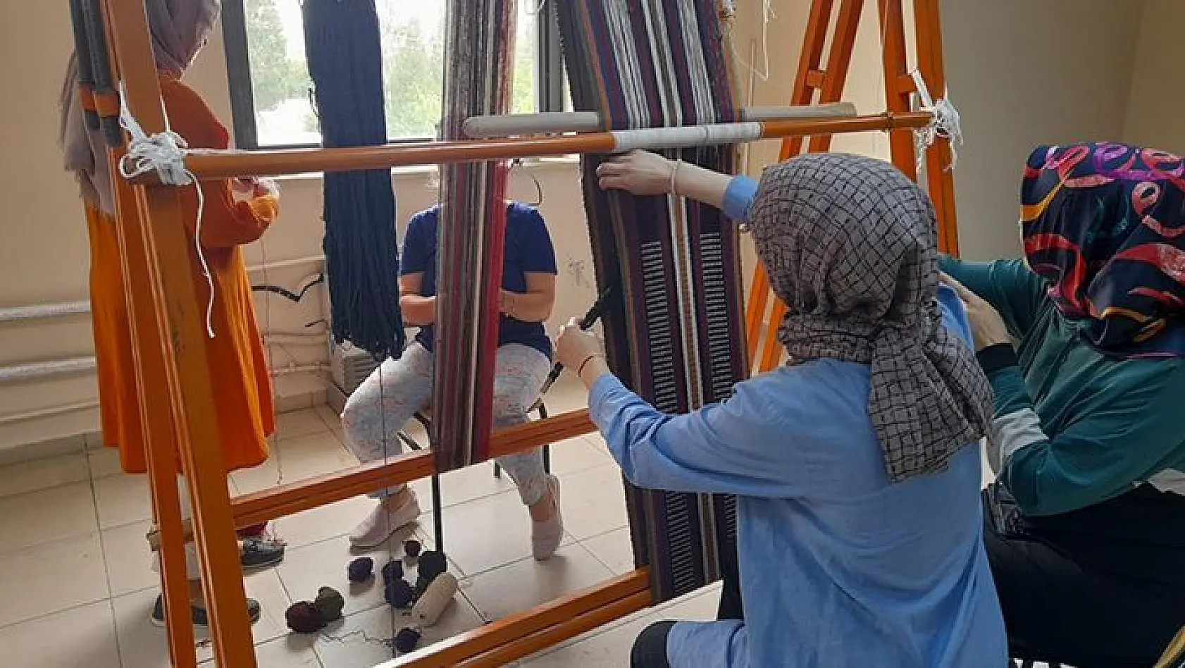 Elazığ'da Geleneksel Kilim ve Cicim Dokuma Sanatı Yaşatılıyor