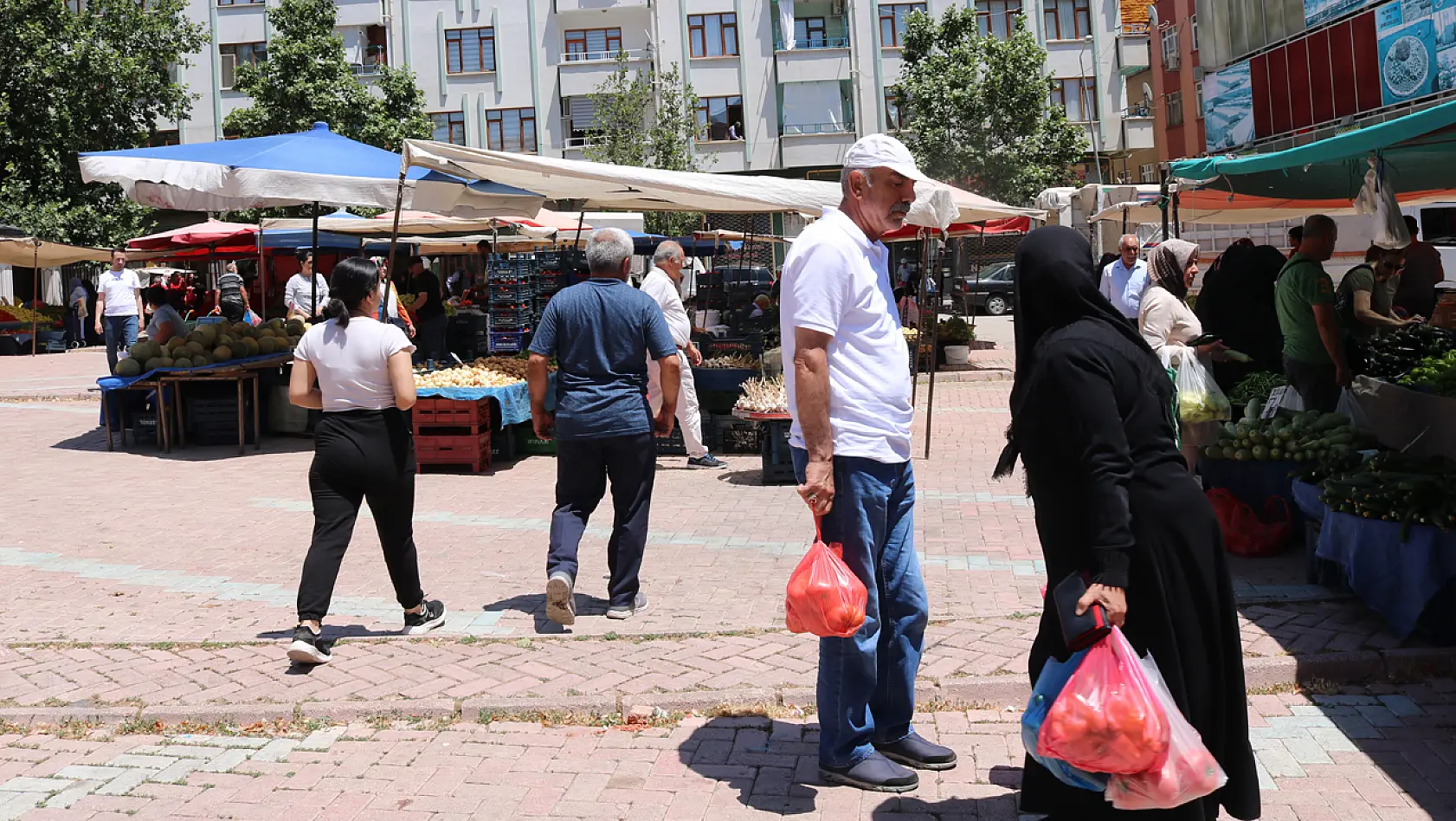 Elazığ'da Her Pazar Farklı Bir Pazar